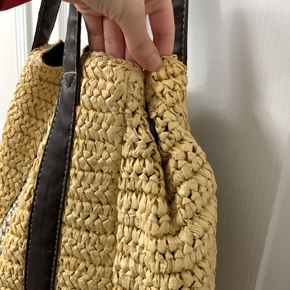 2-in-1 New York & Company Straw Convertable Bag - Picture 10 of 17